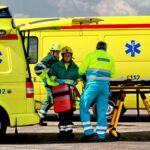 Korytarze życia na autostradach, a na osiedlu karetka może nie dojechać z pomocą